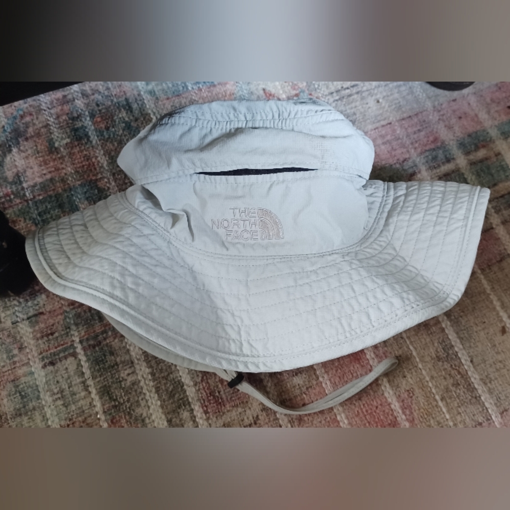 The North Face Light Gray Sun Hat L/XL Unisex